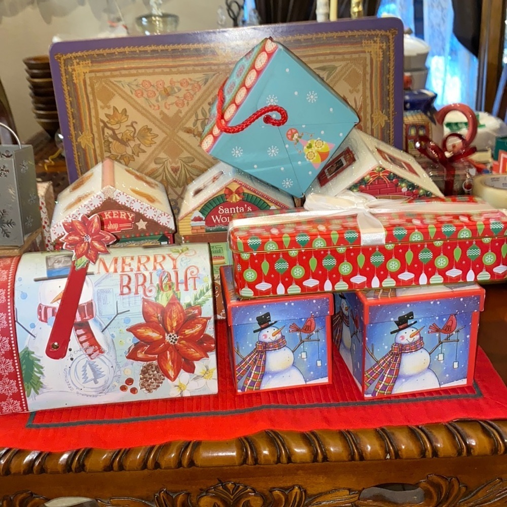 Bundle of Christmas gift boxes 8 - Picture 1 of 9
